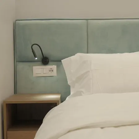 アパート Newly Renovated ティラナ