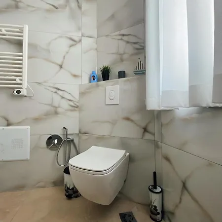 Newly Renovated * טיראנה